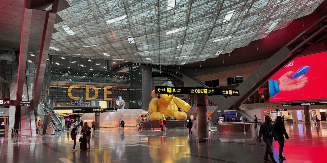 Legend Qatar Airways CEO Roams Airport Helps Passengers - Travel News, Insights & Resources.