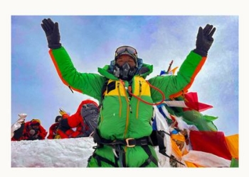 Nepal sherpa scales Everest for record 30th time 2 climbers - Travel News, Insights & Resources.