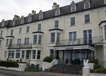 Prominent Llandudno promenade hotel gets drastic price cut - Travel News, Insights & Resources.