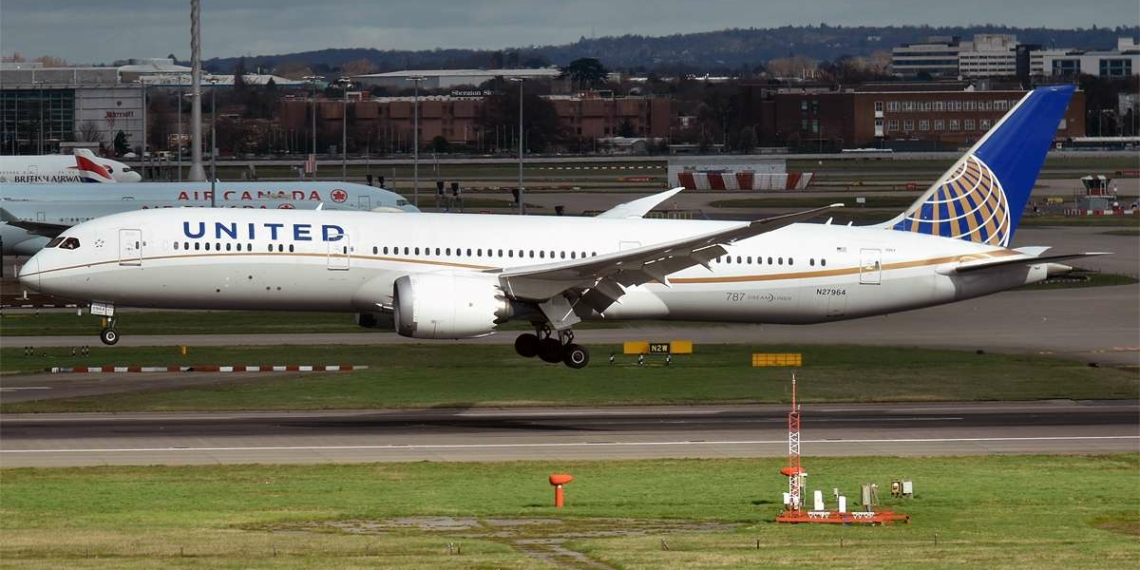 United Airlines 787 Suffers Bird Strike in Newark - Travel News, Insights & Resources.