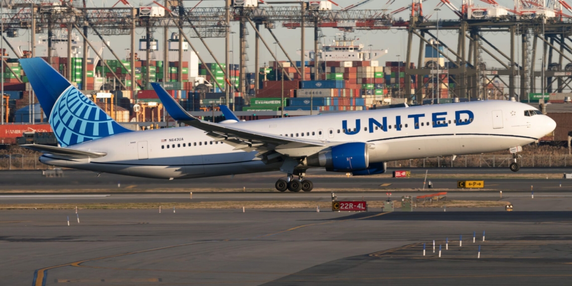 Why JetBlues Baggage Change Leaves United Airlines on its Own - Travel News, Insights & Resources.