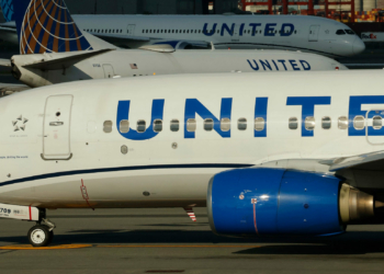 Woman Alleges United Airlines Removed Them From Flight After Misgendering - Travel News, Insights & Resources.