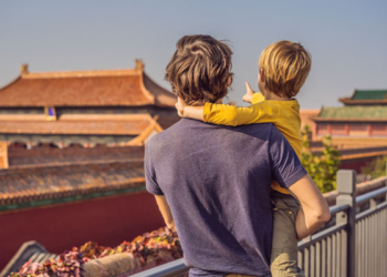 father and child at Forbidden City China 640 - Travel News, Insights & Resources.