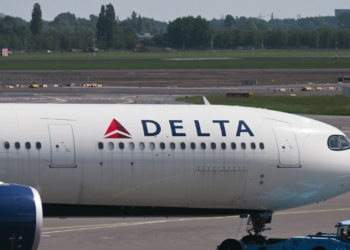 Delta Airlines plane aborts takeoff on Las Vegas runway after - Travel News, Insights & Resources.