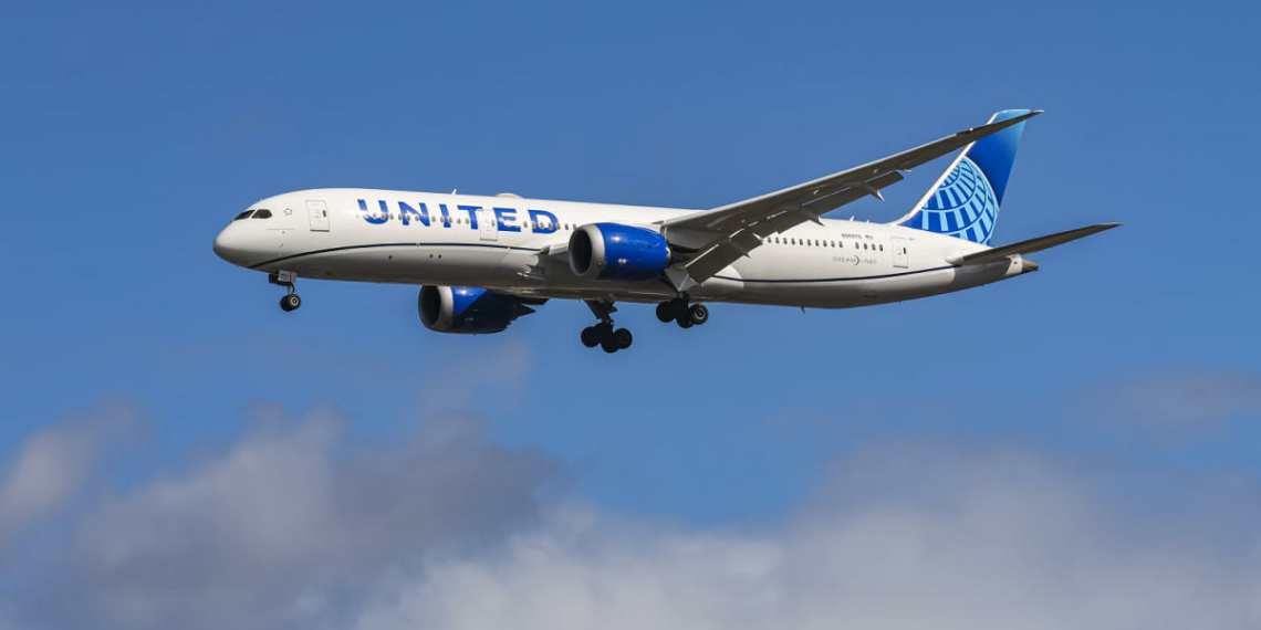 Man allegedly pummels sleeping United Airlines passenger in bloody mid flight - Travel News, Insights & Resources.