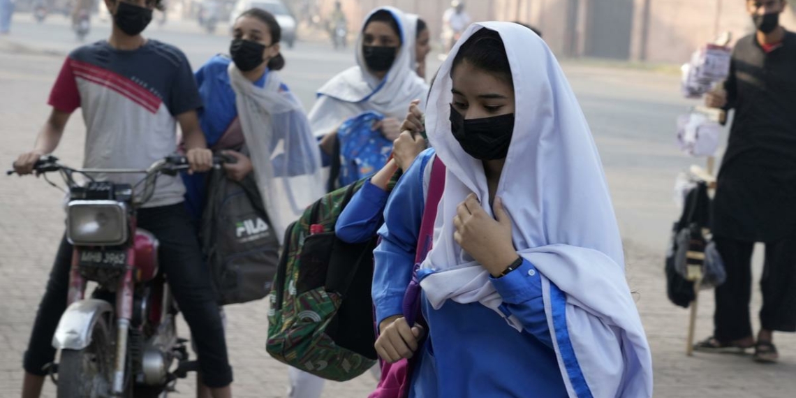 Air Pollution in Lahore Pakistan blames India for worsening smog - Travel News, Insights & Resources.