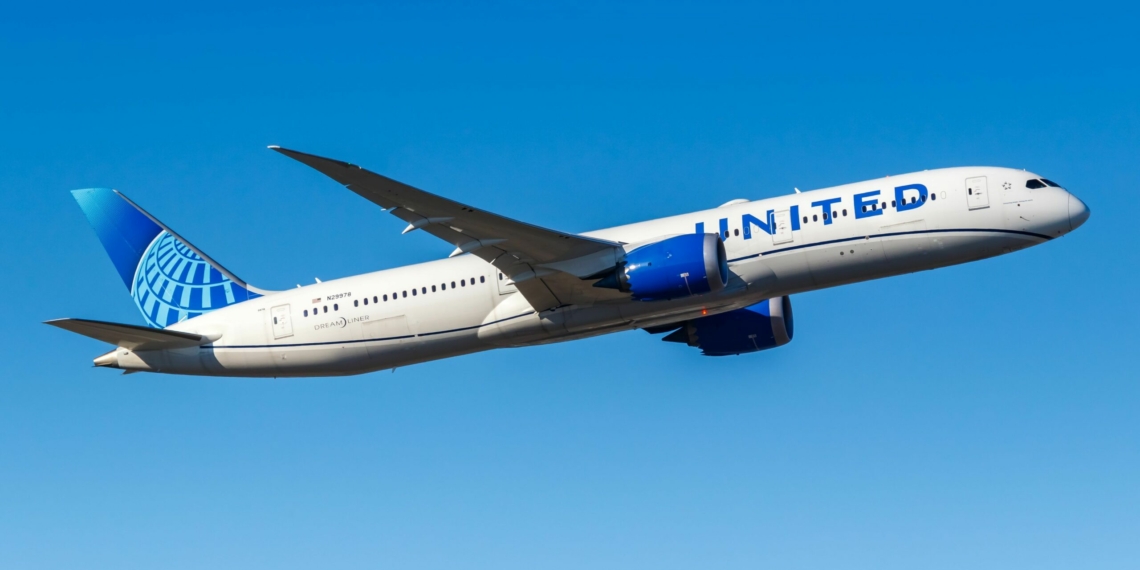 United Airlines Boeing 787 9 Dreamliner Diverts To Chicago OHare After scaled - Travel News, Insights & Resources.