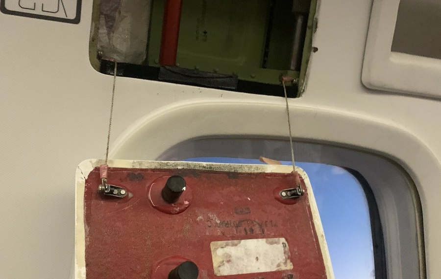 United Airlines Passenger Hit In Head By Loose Panel Mid Flight - Travel News, Insights & Resources.